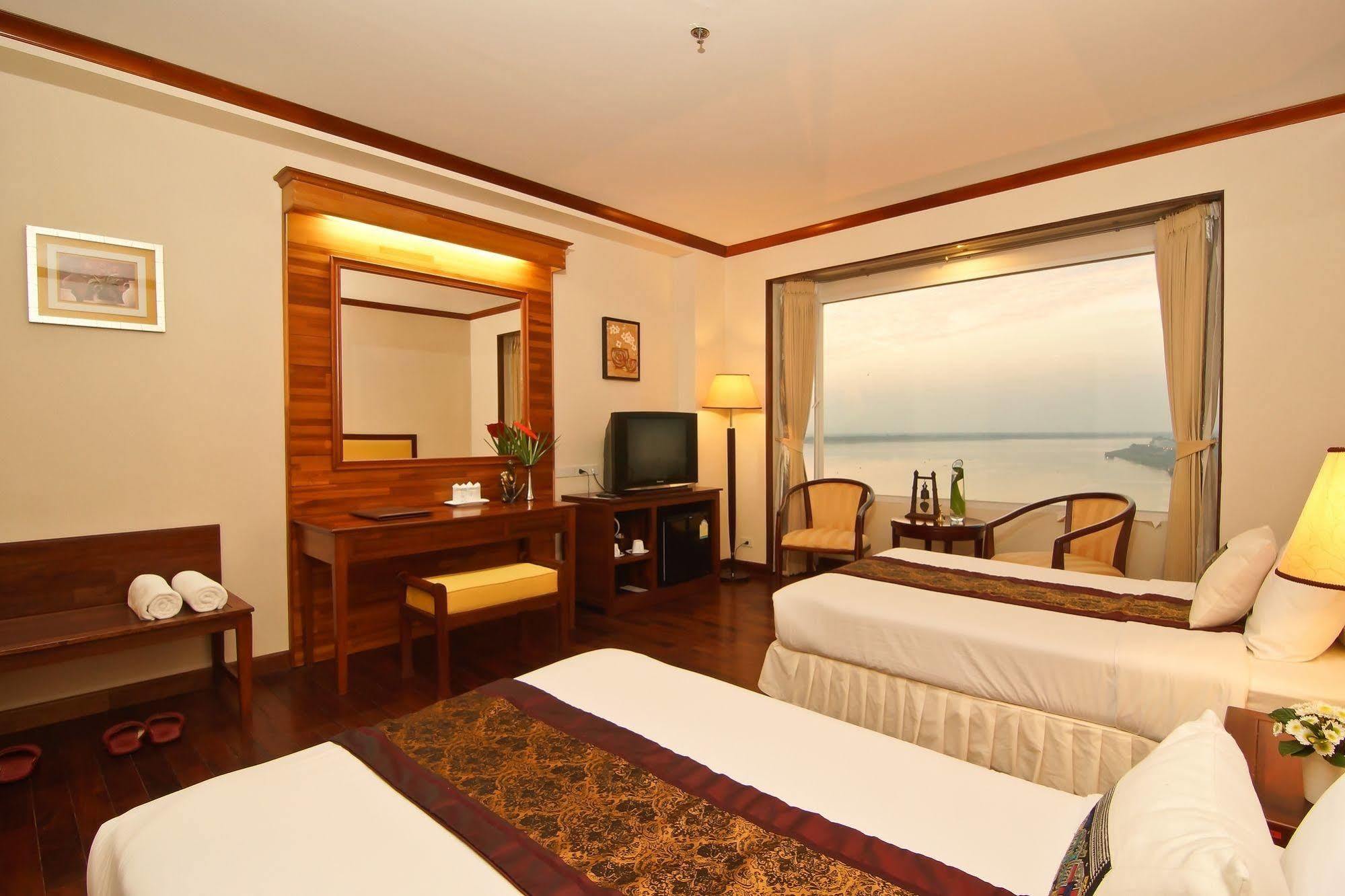 Champasak Grand Hotel Pakse Exterior photo