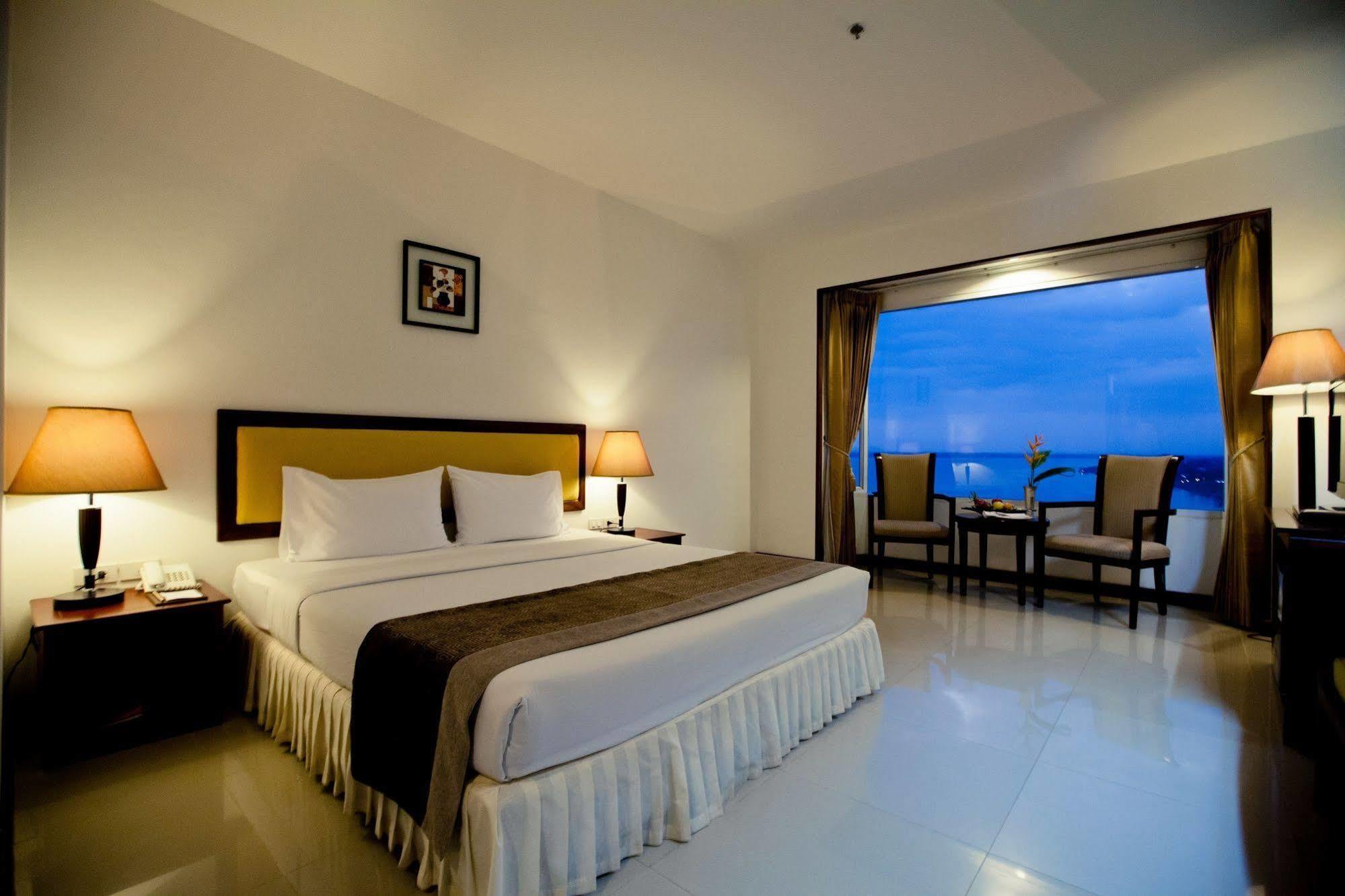 Champasak Grand Hotel Pakse Exterior photo